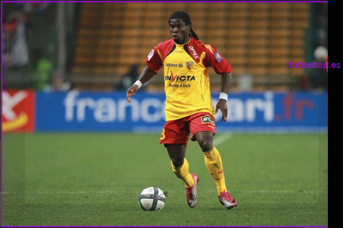 Serge Aurier se une al Racing Club de Lens como entrenador asistente de la sub-15